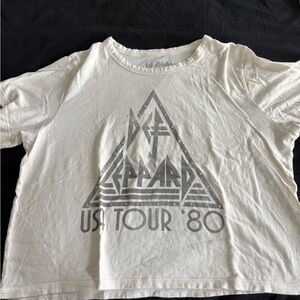 Def Leppard USA Tour '80 off-White Graphic Tee with metallic details